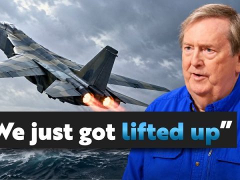 Dan Isbell, pilot testowy USAF, opisuje spotkanie z trójkątnym obiektem nad Anglią